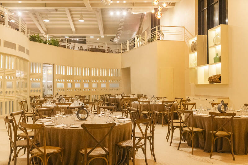 Sala de restaurante preparada para casamentos e eventos privados em Lisboa